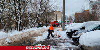 Дворники расчистили от снега один из крупнейших дворов в Солнечногорске - Regions.Ru