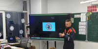 Безопасность в игровой форме: чему научились школьники Солнечногорска на занятии у спасателей - Regions.Ru
